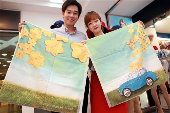 [포토]AK플라자, "예술 입은 비치타월로 바캉스 멋쟁이 되세요"