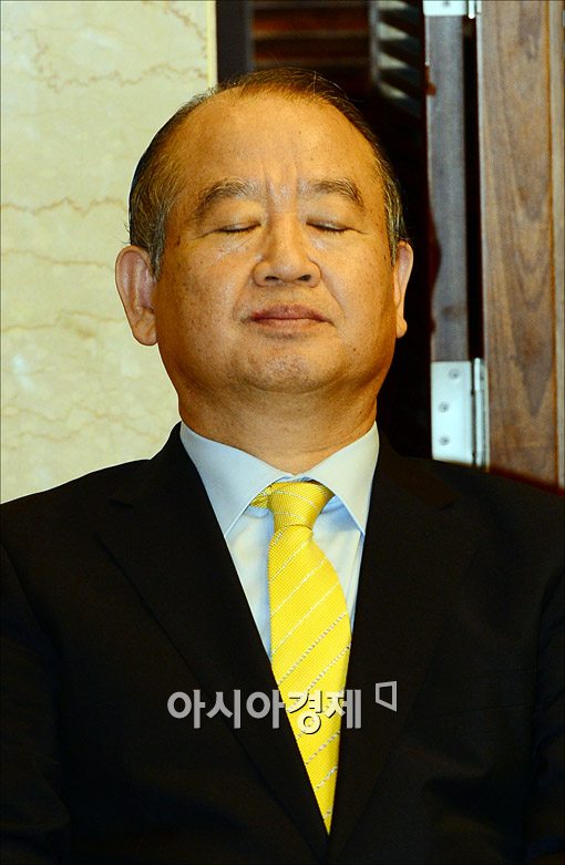 [포토]생각에 빠진 김웅 남양유업 대표