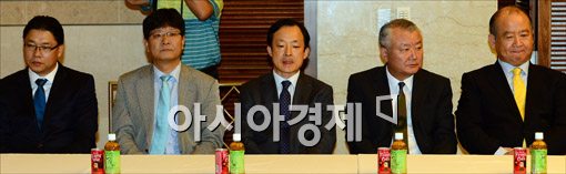 [포토]긴장한 남양유업 관계자들