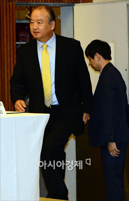 [포토]입장하는 김웅 남양유업 대표