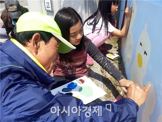 함평 나산초등학교, 토요동아리 색다른 벽화수업 큰 호응