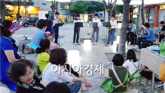 [포토]한 여름 밤, 쉘 위 폴리? 