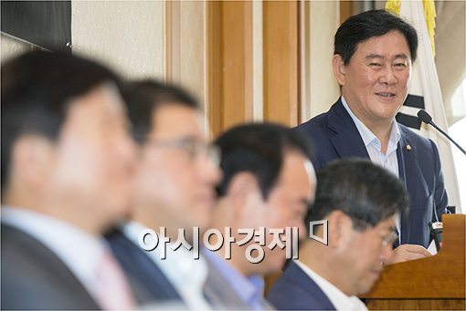 [포토]전력대란 해법 찾는 최경환 원내대표