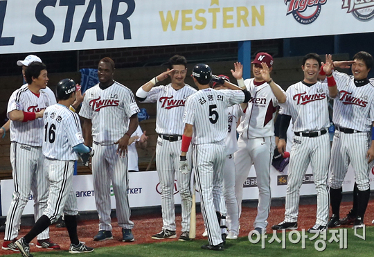 [포토] 김용의 '투런포 신고합니다!'