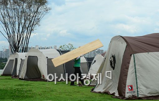 [포토]한강 야영장 개장 한 시간전, 시민들은 없고 