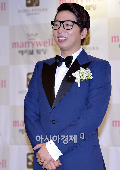 [포토]품절남 된 정범균 "신혼여행은 발리로"