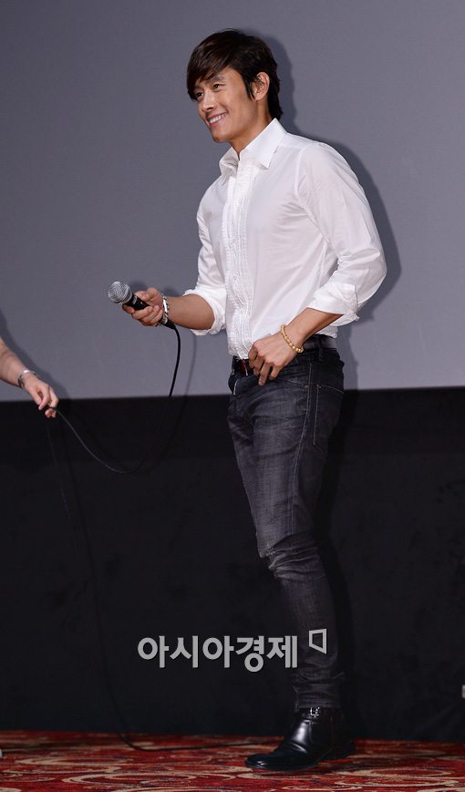 [포토]이병헌, 청바지에 흰 셔츠만으로도 완벽!