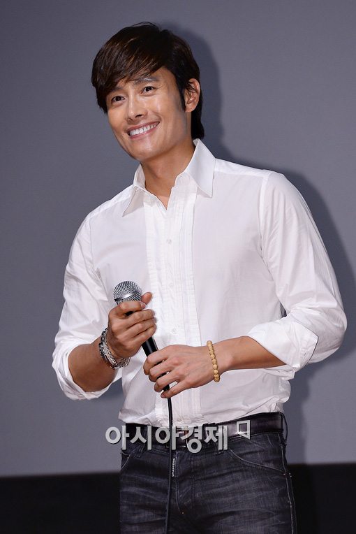 [포토]무대인사 갖는 이병헌