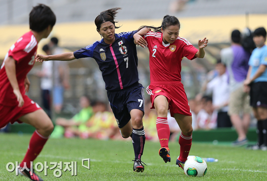 [포토] 안도 코즈에-왕 링링 '치열한 몸싸움'