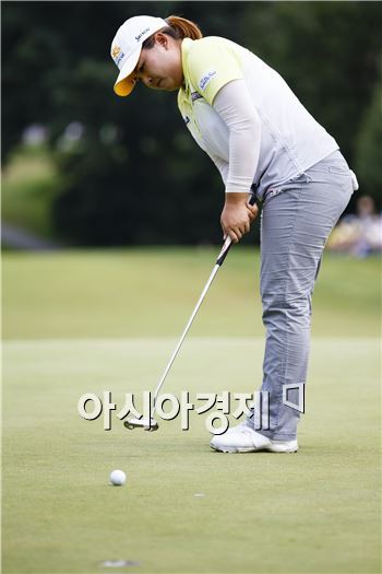  박인비가 마라톤클래식 셋째날 18번홀 그린에서 퍼팅을 하고 있다. 실베이니아(美 오하이오주)=Getty images/멀티비츠.
