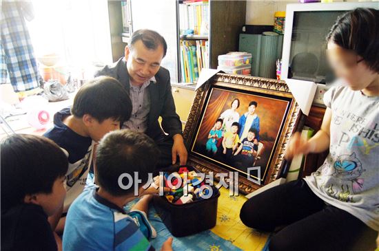 광주시 광산구 ‘복지공감의 날’,  ‘근이영양증’ 삼형제 가정 찾아   