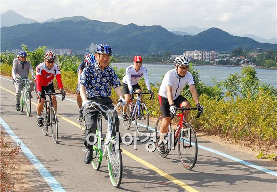 맹형규 전 행안부장관 섬진강 자전거길 투어 