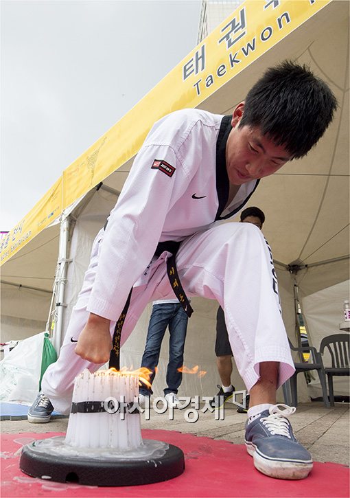 [포토]장풍으로 촛불 끄기