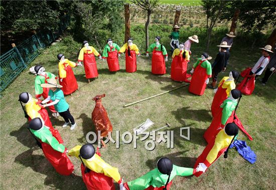[포토]허수아비가 맞이하는 강진청자축제! 
