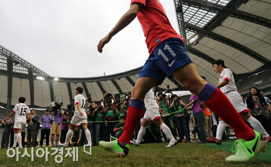 한국과 북한 여자 축구 선수들[사진=정재훈 기자]