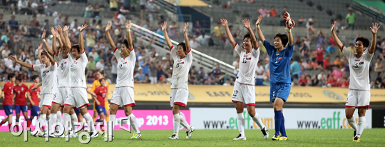 [포토] 2:1 승리 거둔 북한