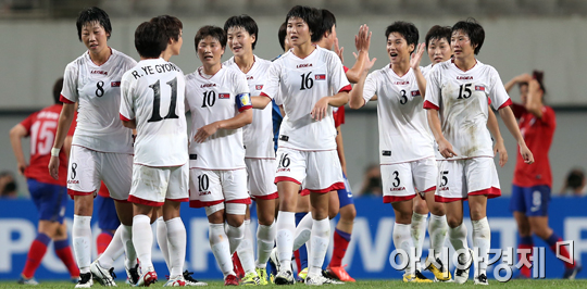 [포토] 남북대결 2:1 북한 승리