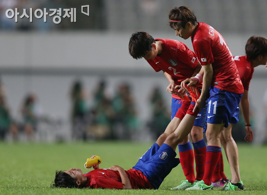 [포토] 고군분투 지소연 '경기 종료 후 그라운드에 털썩'
