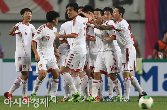[포토] 선제골에 기뻐하는 중국 선수들