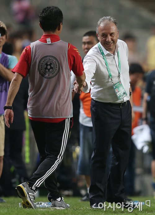 [포토] 악수 나누는 중국-일본 감독