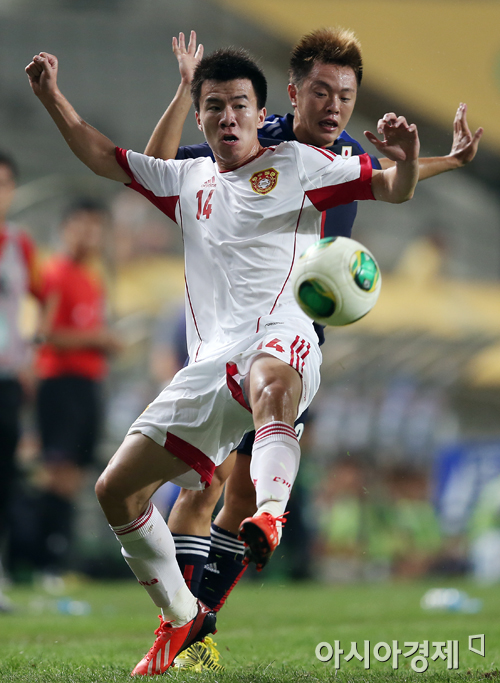 [포토] 순 케-사이토 마나부 '치열한 공 다툼'