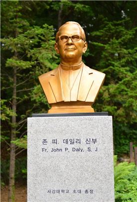 서강대, 초대 총장 故 존 피 데일리 신부 흉상 제막식 개최