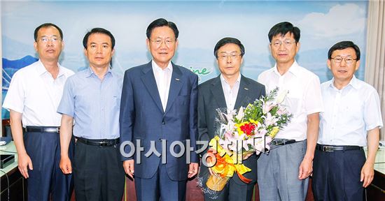 광양시, 윤인휴 부시장 지방부이사관으로 승진 임명