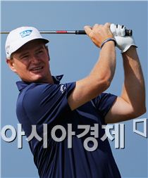 [골프토픽] 엘스 "남아공 스포츠스타 수입 1위~" 