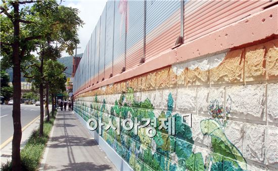 [포토]순천 삼산동 아파트 방음벽 벽화, 도시 명소로 거듭나