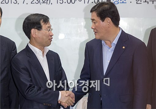 [포토]포털 업계 대표 만나는 최경환 원내대표