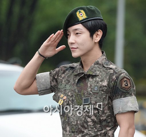 '전역' 초신성 윤학 "기다려주셔서 감사하다"