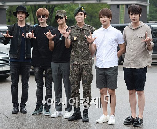 [포토]'윤학 제대' 초신성, "저희가 빠질 수 없죠"