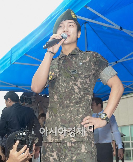 '전역' 초신성 윤학 "씨스타-걸스데이 軍생활 활력소됐다"