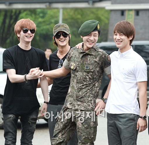 [포토]초신성 '끈끈한 우정과시!'