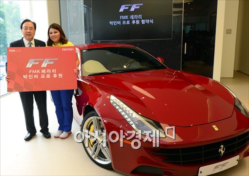 [포토]포즈 취하는 박인비-안종원