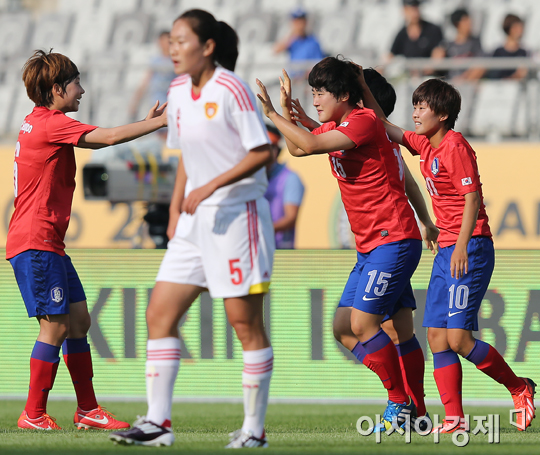 [포토] 김나래 동점골 '만리장성을 넘어라'