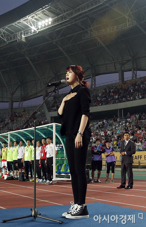 [포토] 애국가 부르는 걸스데이 민아 '청아한 목소리로'