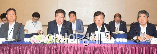 [포토]윤상직, 내년 여름 전력은 이상없이 준비하겠다 