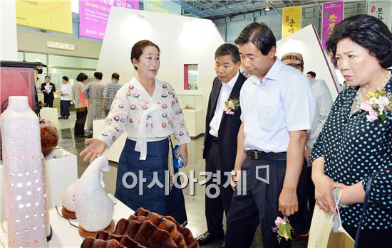 [포토]광주 남구 빛고을공예창작촌, 공예명장 작품 전시회 개최 