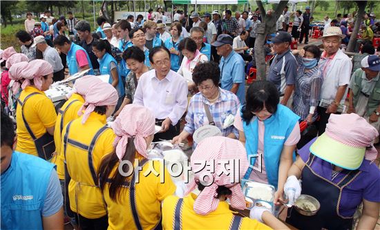 [포토]어르신 식사 맛있게 하세요