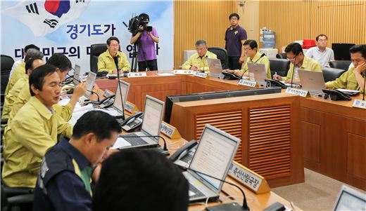 경기도는 지난 24일 31개 시군 부단체장과 영상회의를 갖고, 폭우 피해상황을 점검했다. 