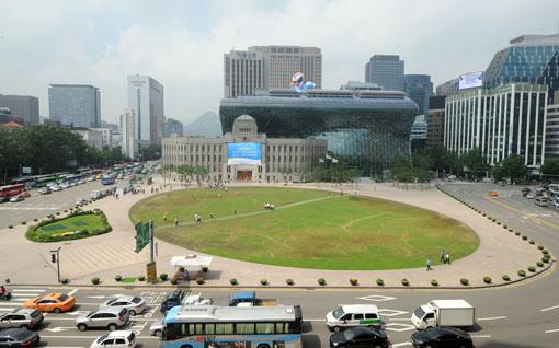 시청 앞 서울광장.