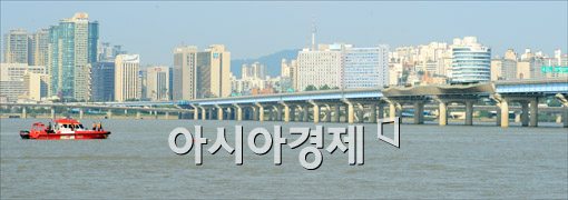 [포토]성재기 남성연대 대표 투신, 수색 한창