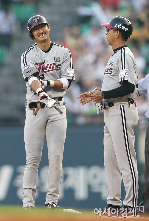 [포토] 박용택 '오늘 타격감 좋은데~'