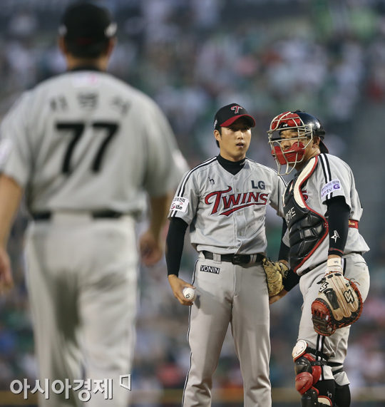 [포토] 신정락 '3회말 찾아온 위기, 어찌하나'