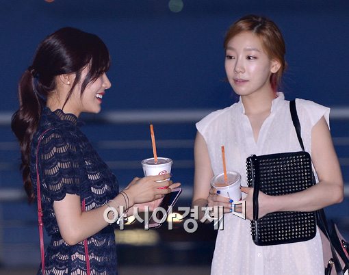 [포토]티파니 '태연아 내 것도 마실래?'