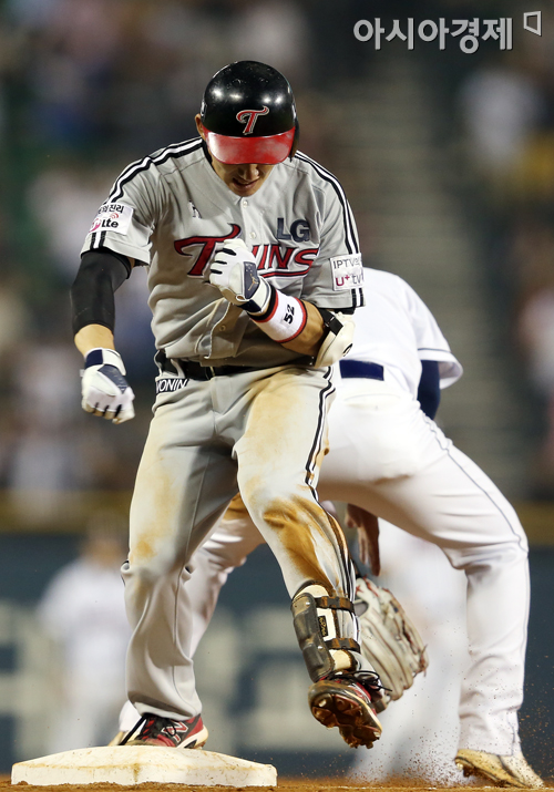 [포토] 2타점 3루타 손주인 '이거야!'