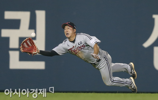 [포토] 이병규 '몸 날린 환상 수비!'