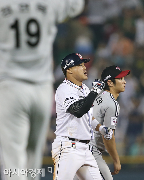 [포토] 홍성흔 '다시 앞서나갈 기회 잡았어'