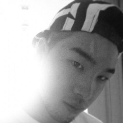 태양 흑백사진, 얼짱각도에 부드러운 남성미…"더 멋있어졌네"